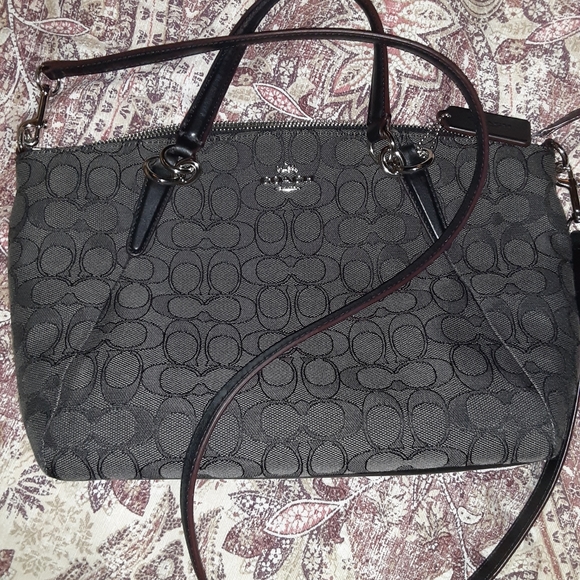 Coach Handbags - COACH Purse NWOT